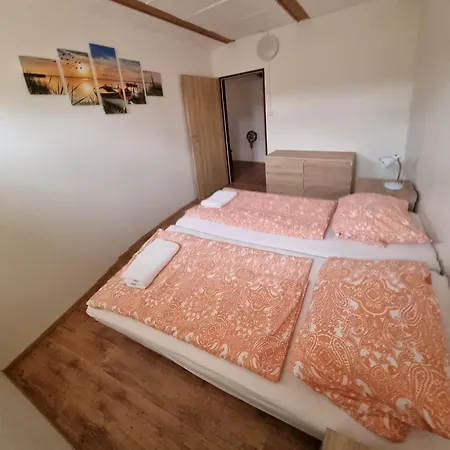 Vinarstvi Klucov Apartment Lstibor